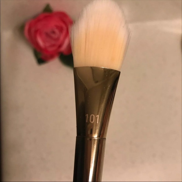 "Real Techniques" - Picture 3 of 4